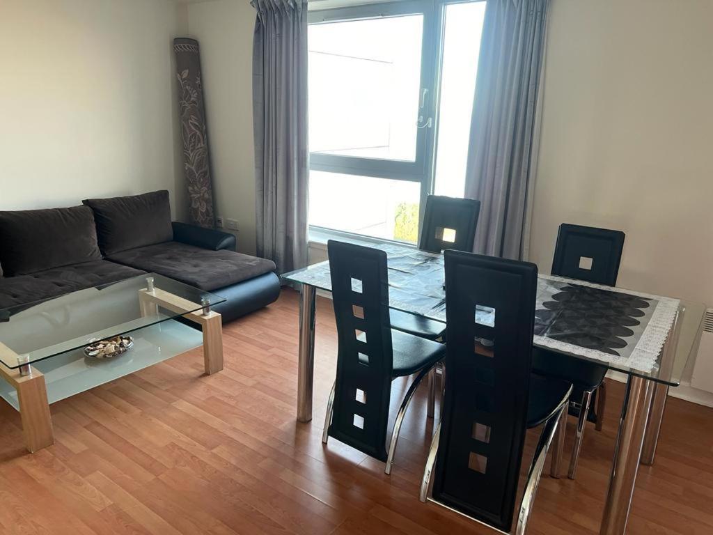 Modern 2 Bed Apartment With Stunning Seaside View Единбург Екстериор снимка